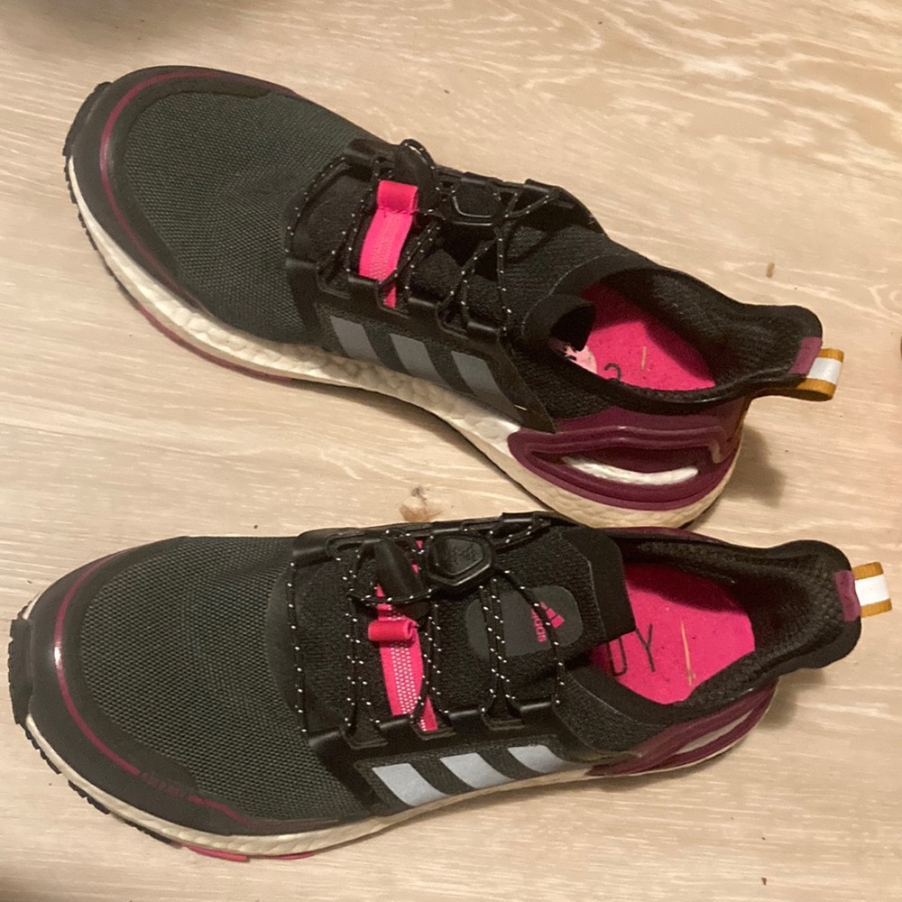 Adidas ultra boost running shoe cold rdy series, slip in no lace adjustable fit